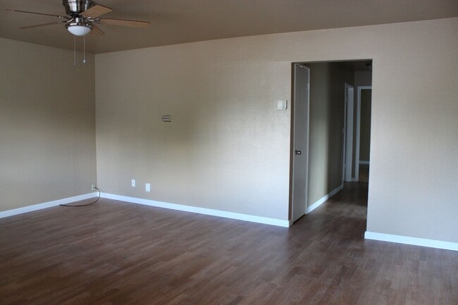 7726 Laurie Way in Sacramento, CA - Building Photo - Building Photo