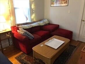 36 Melendy Ave-Unit -2 in Watertown, MA - Foto de edificio - Building Photo