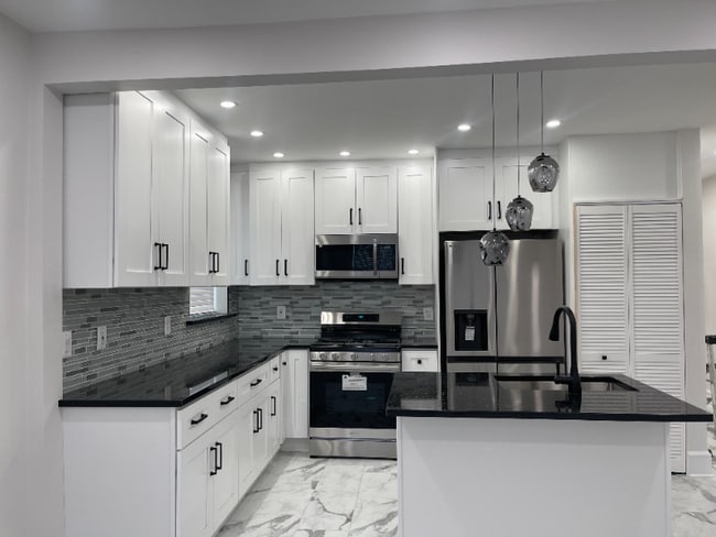 121 Linden Rd in Roselle, NJ - Building Photo - Building Photo