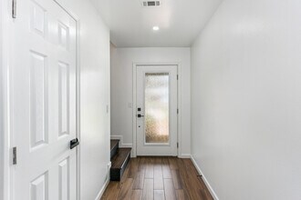 470 Brian Cir in Mary Esther, FL - Building Photo - Building Photo