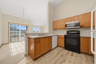 417 Silverstone Dr in Carpentersville, IL - Building Photo - Building Photo