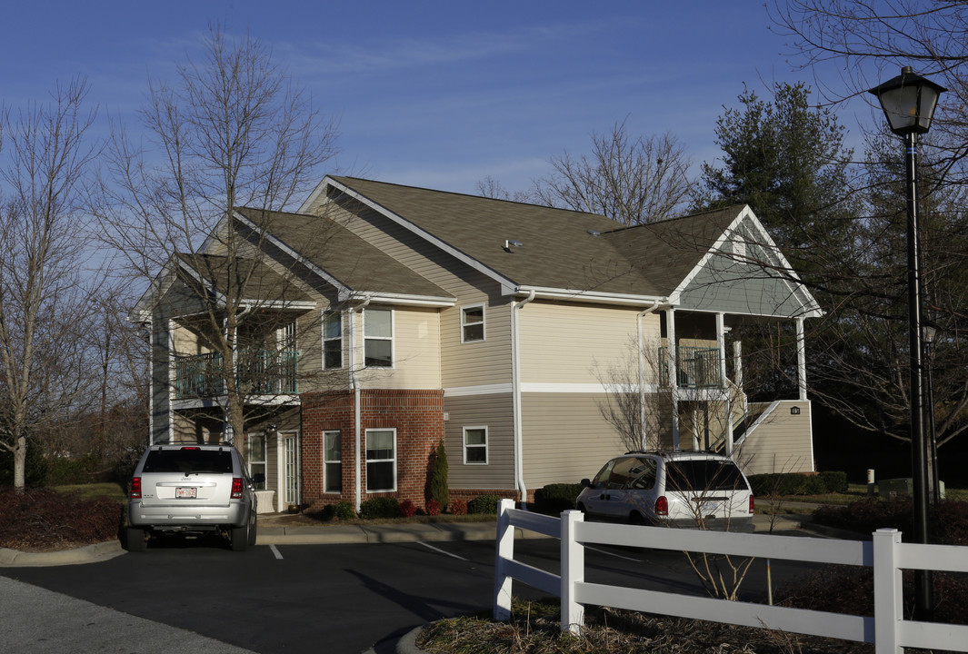 Highland View in Hendersonville, NC - Foto de edificio