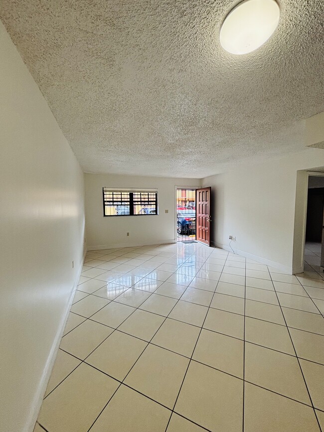 1331 W 51st Pl, Unit 1331