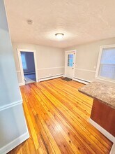 7-9 Spring Street in West Warwick, RI - Foto de edificio - Building Photo