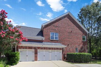 203 Braebrook Way in Cary, NC - Foto de edificio - Building Photo