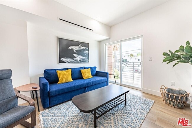 5637 Klump Ave, Unit Front unit in North Hollywood, CA - Building Photo - Building Photo