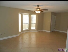 2021 S Brightside View Dr, Unit e in Baton Rouge, LA - Building Photo - Building Photo