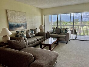 3000 N Palm Aire Dr in Pompano Beach, FL - Building Photo - Building Photo