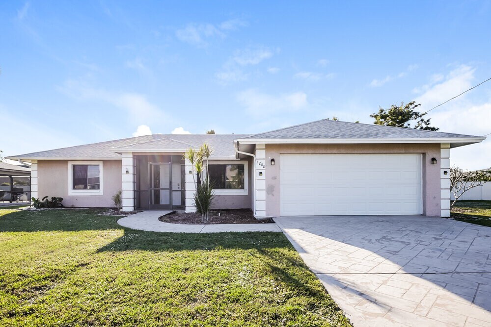 4208 SE 9th Ave in Cape Coral, FL - Building Photo