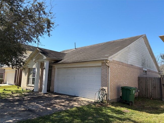 15738 Boonridge Rd in Houston, TX - Building Photo - Building Photo