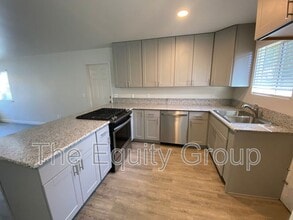 5716 W Robinwood Ave in Visalia, CA - Building Photo - Building Photo