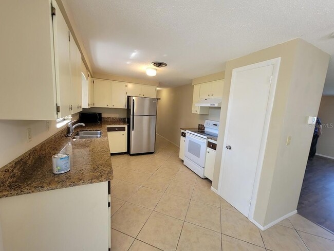 884 Tanager Rd, Unit 06P in Venice, FL - Building Photo - Building Photo