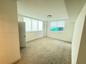 244 Biscayne Blvd in Miami, FL - Building Photo - Building Photo