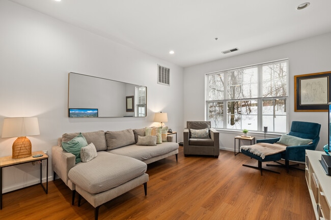 443 2nd St, Unit 206 in Jersey City, NJ - Building Photo - Building Photo