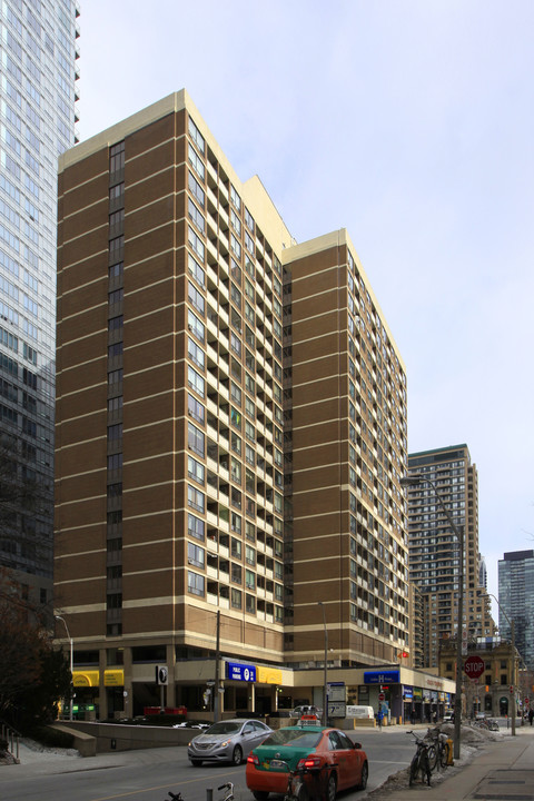 The Charles Promenade in Toronto, ON - Building Photo