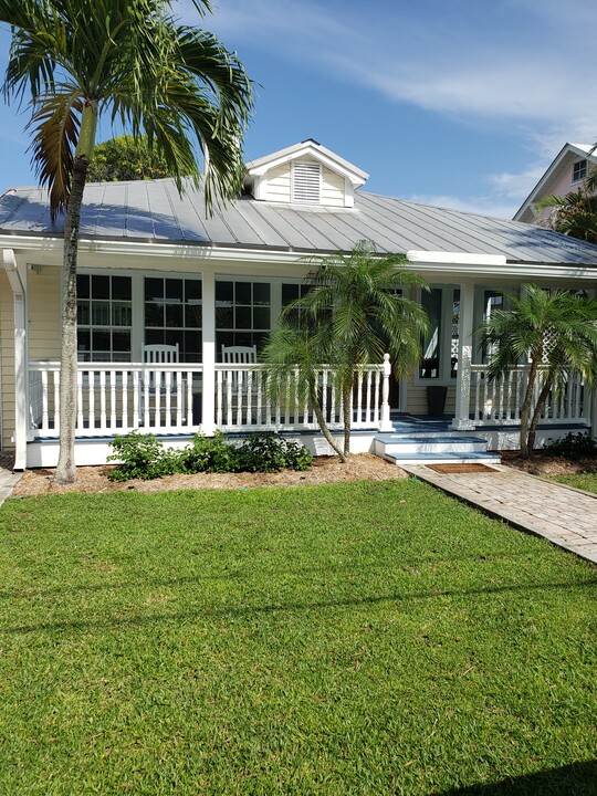 621 SW Saint Lucie Crescent, Unit Main House in Stuart, FL - Foto de edificio