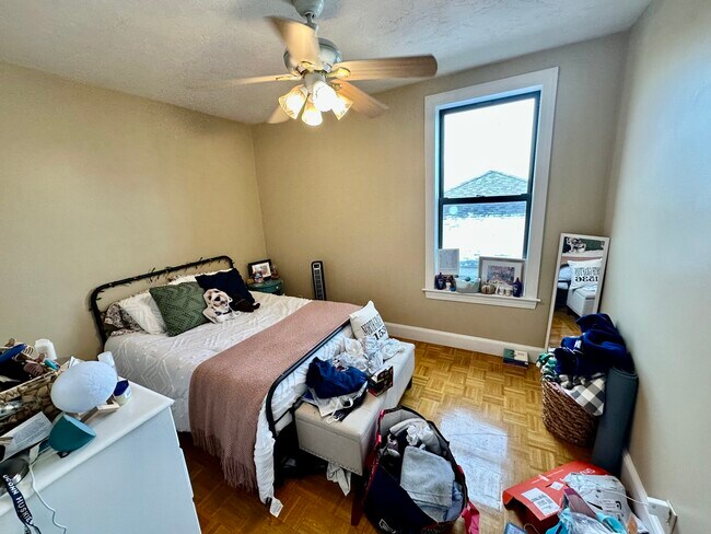 17 Highgate St, Unit 10 in Boston, MA - Foto de edificio - Building Photo