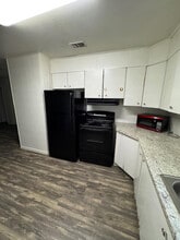 5700 Eastwood Dr in Moss Point, MS - Building Photo - Building Photo