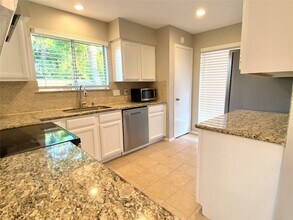 2531 Bisontine St in Friendswood, TX - Foto de edificio - Building Photo