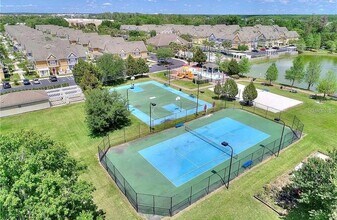 4562 Yellowgold Rd E in Kissimmee, FL - Foto de edificio - Building Photo