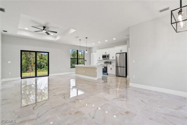 907 W 9th St in Lehigh Acres, FL - Building Photo - Building Photo
