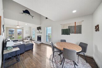 4126 San Jacinto Dr in Galveston, TX - Foto de edificio - Building Photo