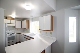 730 SE 8th Ave in Oak Harbor, WA - Building Photo - Building Photo