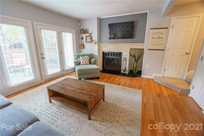 property at 423 W 8th St