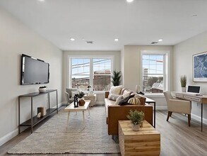 365 Newport Ave, Unit 303 in Quincy, MA - Building Photo - Building Photo