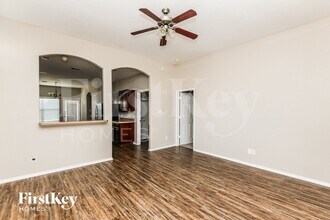 5829 Parkview Hills Ln in Fort Worth, TX - Foto de edificio - Building Photo