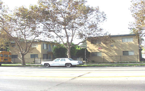 14715 S Atlantic Ave in Compton, CA - Foto de edificio