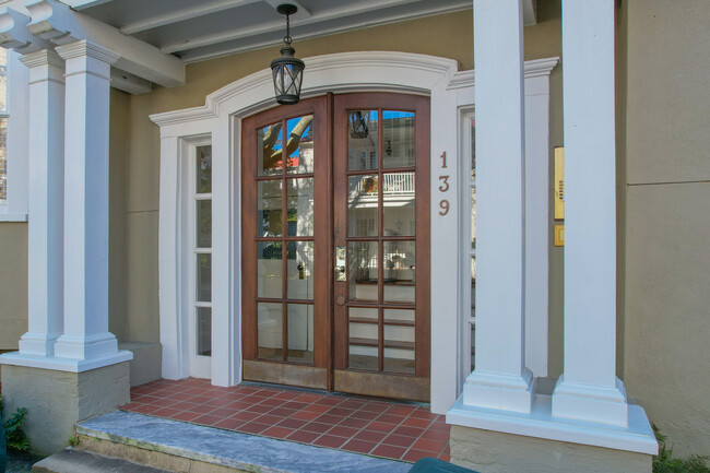 139 Tradd St in Charleston, SC - Foto de edificio - Building Photo