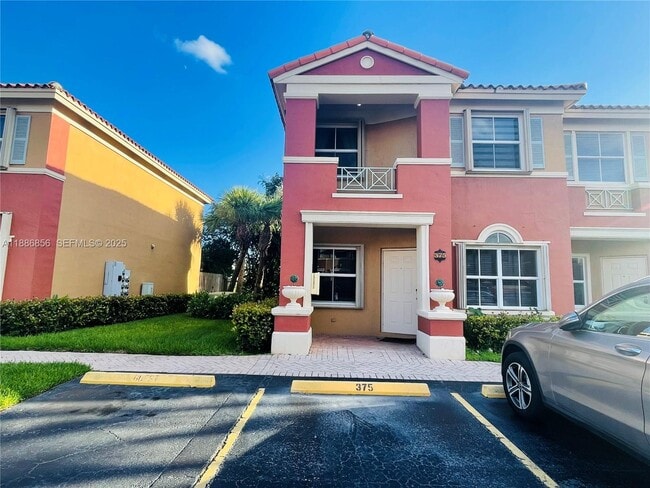 11500 NW 60th Terrace in Doral, FL - Foto de edificio - Building Photo