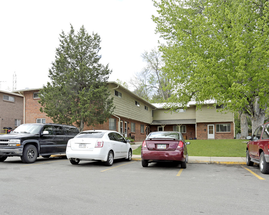 Greenwood Manor in Centennial, CO - Building Photo