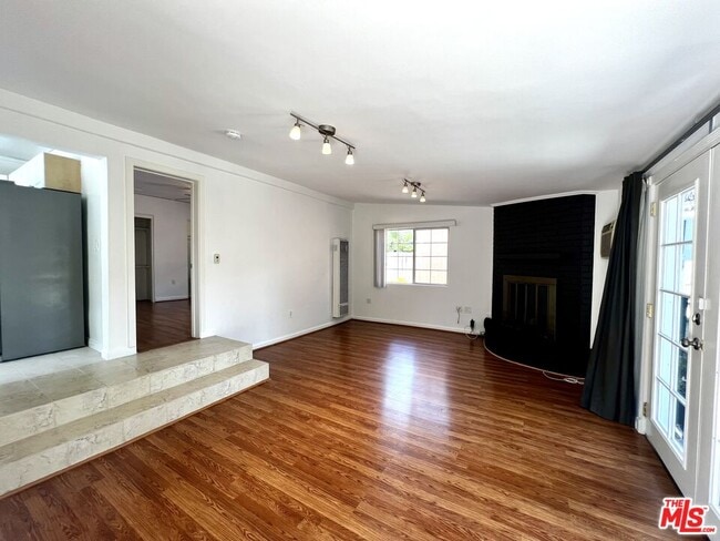 364 N San Vicente Blvd in West Hollywood, CA - Building Photo - Building Photo