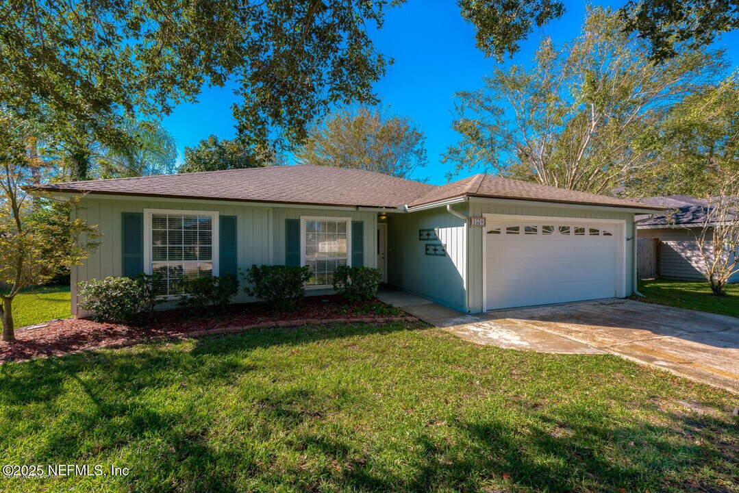 4570 Blue Stream Ln N in Jacksonville, FL - Building Photo