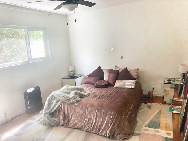3200 S Sepulveda Blvd, Unit Master bed in Los Angeles, CA - Foto de edificio - Building Photo