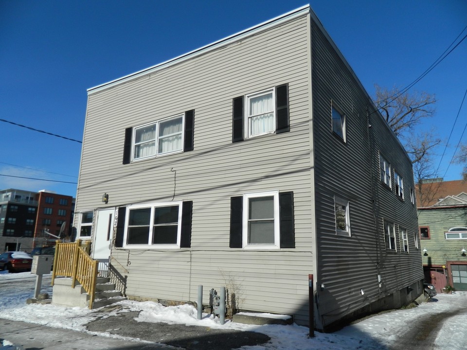 162 Maple St in Burlington, VT - Building Photo