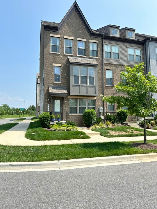 131 Albany Pl in Largo, MD - Building Photo