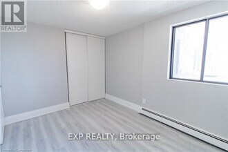 4422 Huron St in Niagara Falls, ON - Building Photo - Building Photo