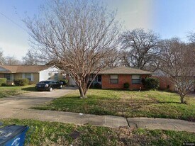 511 Highcrest Dr in Dallas, TX - Building Photo