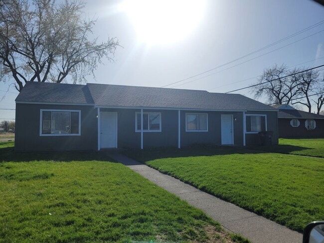 property at 916-918 Lowry St