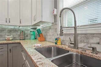 1547 Willowbrook Dr SW in Atlanta, GA - Building Photo - Building Photo