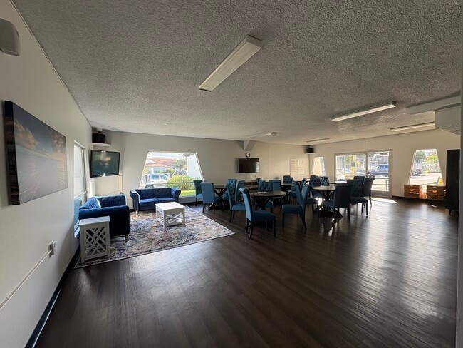 Reflections at Barbara Ann in North Hollywood, CA - Building Photo - Building Photo