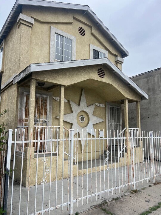8940 S Western Ave in Los Angeles, CA - Foto de edificio