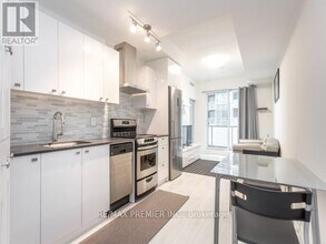 51-651 E Liberty St in Toronto, ON - Building Photo - Building Photo