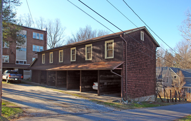 141 Cumberland Cir in Asheville, NC - Foto de edificio - Building Photo