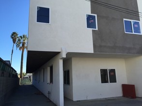 5425 Denny Ave in North Hollywood, CA - Building Photo - Building Photo