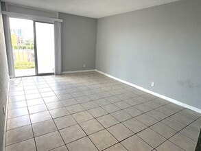 801 NW 47th Ave, Unit 704W in Miami, FL - Building Photo - Building Photo