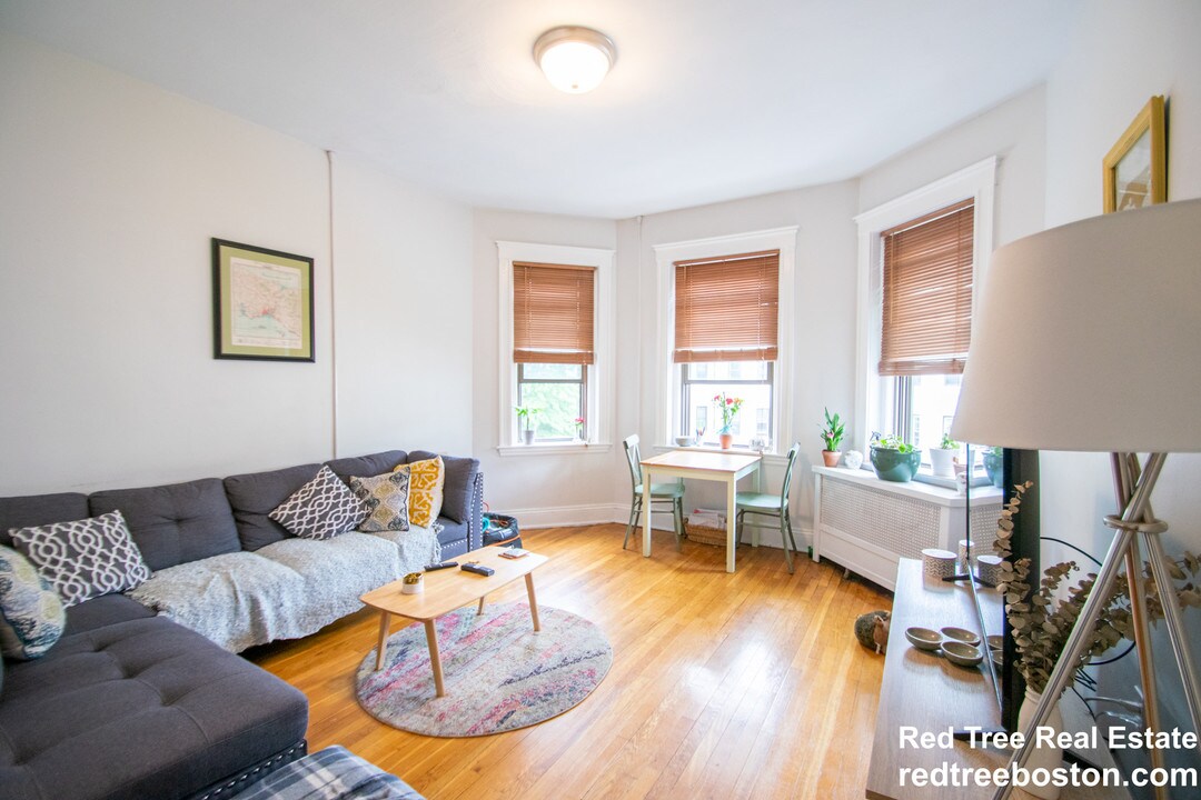 1564 Commonwealth Avenue in Boston, MA - Foto de edificio